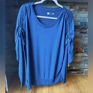 NWT Large Xersion top with gathered tie sleeves